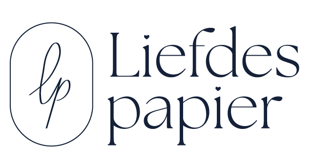 Elegante handgemaakte bruiloft uitnodiging door Liefdes Papier in Apeldoorn